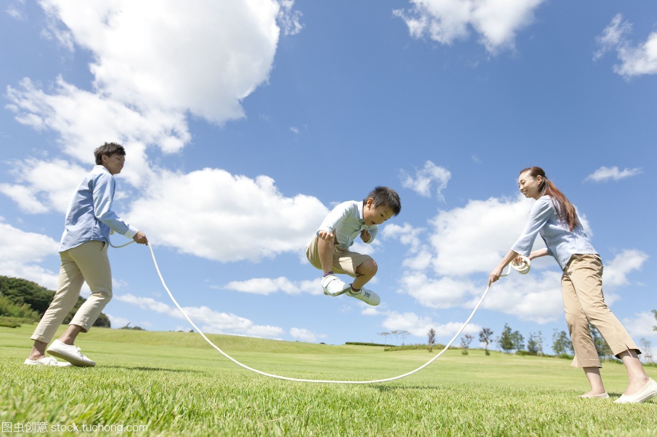 蓝天下的亲子时光